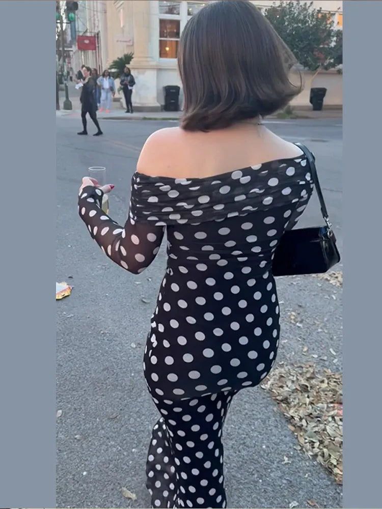 SOFIA | Stijlvolle gestippelde jurk met blote schouders