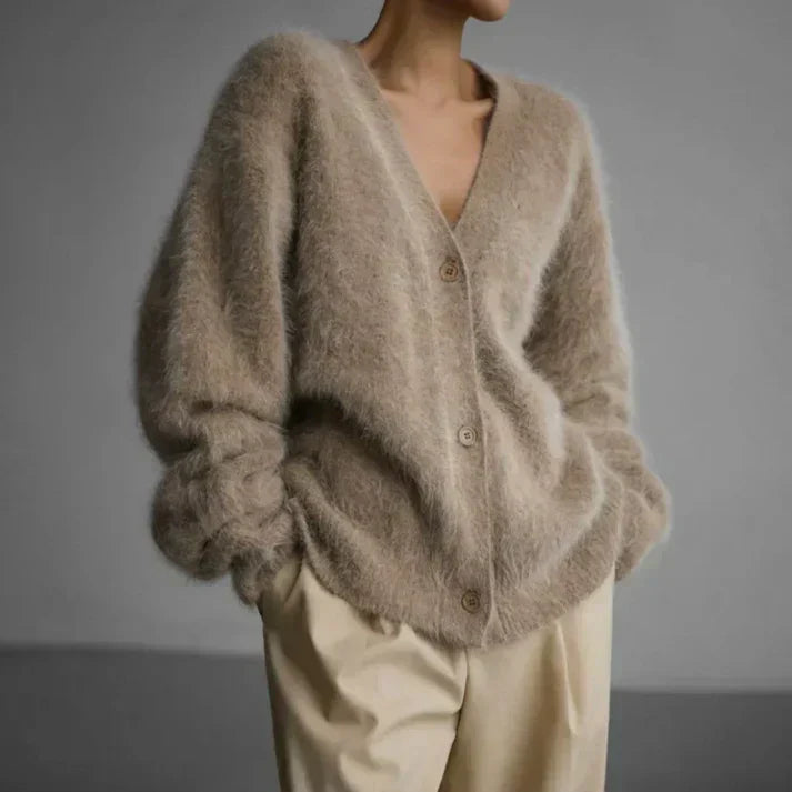 Luxe Oversized Pluizige Kasjmier Pullover met Knoopsluiting