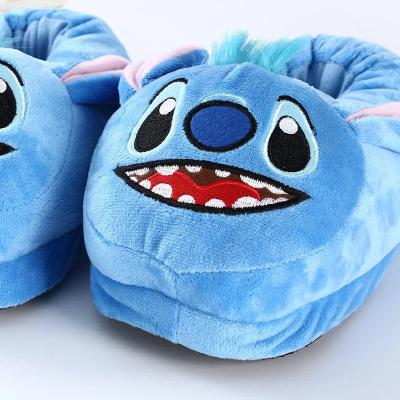 Nooit meer koude voeten met deze warme Lilo & Stitch sloffen