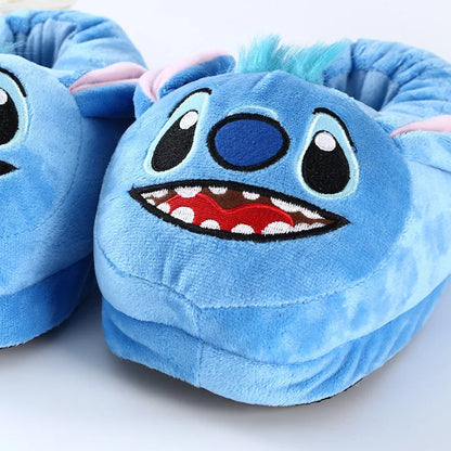 Nooit meer koude voeten met deze warme Lilo & Stitch sloffen
