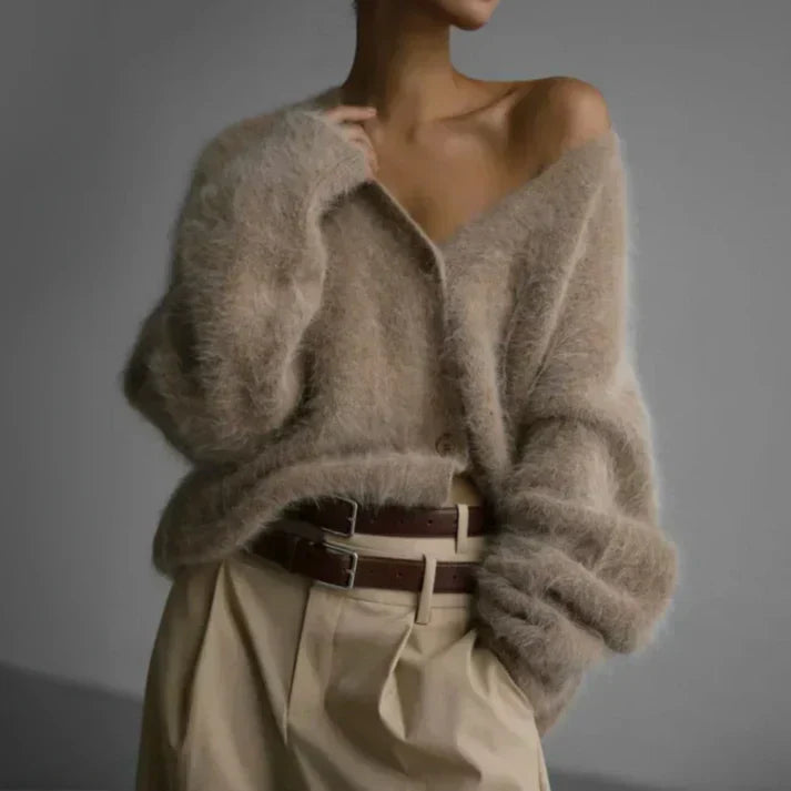 Luxe Oversized Pluizige Kasjmier Pullover met Knoopsluiting