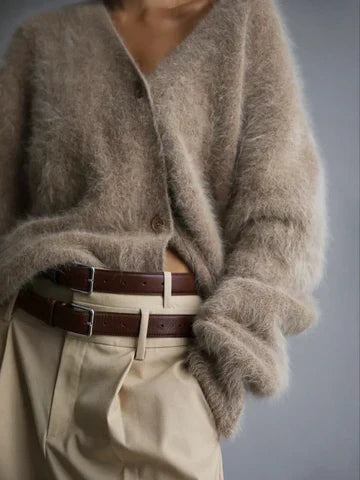 Luxe Oversized Pluizige Kasjmier Pullover met Knoopsluiting