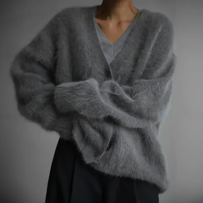 Luxe Oversized Pluizige Kasjmier Pullover met Knoopsluiting