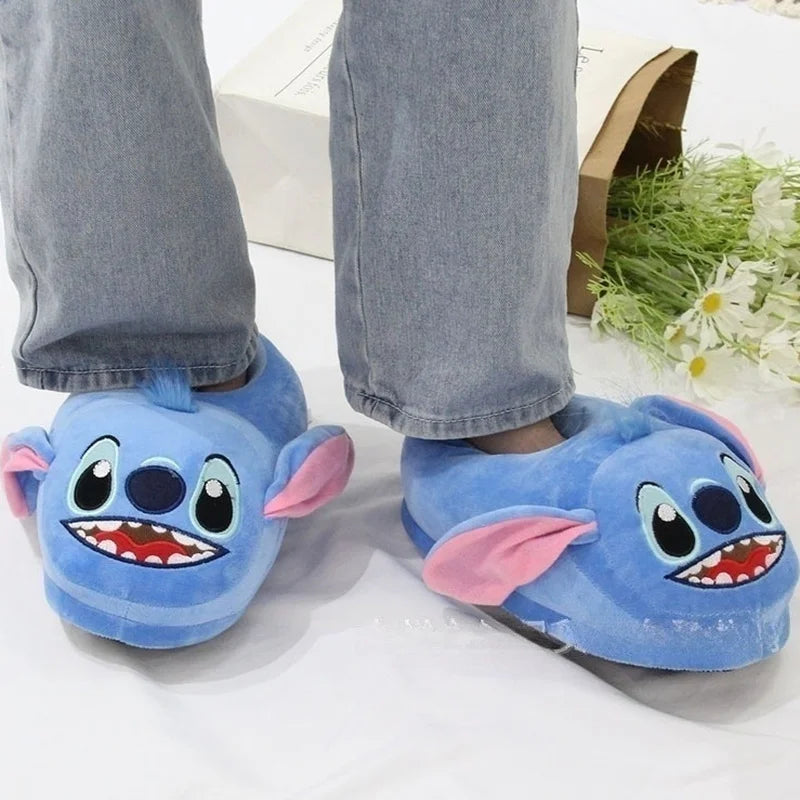 Nooit meer koude voeten met deze warme Lilo & Stitch sloffen