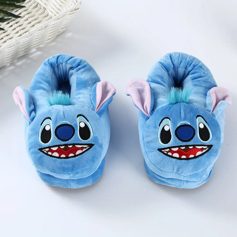 Nooit meer koude voeten met deze warme Lilo & Stitch sloffen