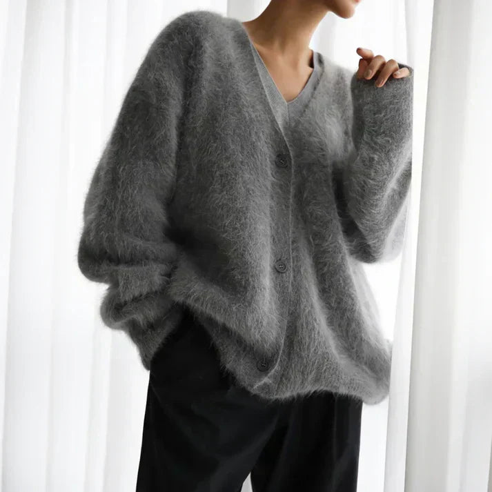 Luxe Oversized Pluizige Kasjmier Pullover met Knoopsluiting
