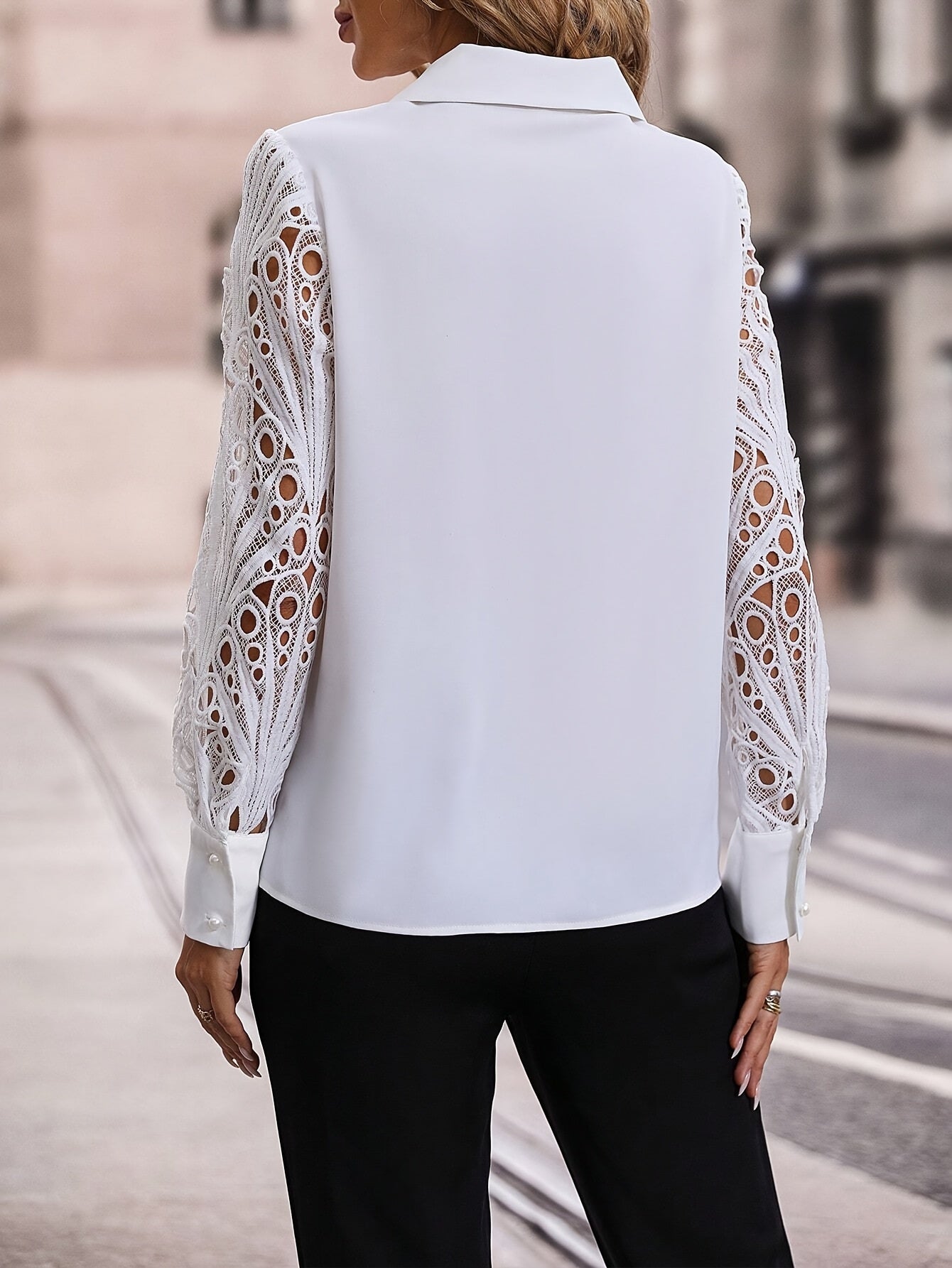 Elegante Blouse met Houten Kant Details